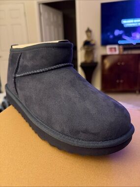 Brand New UGG Kids Classic Ultra Mini Boots in Navy-NWT